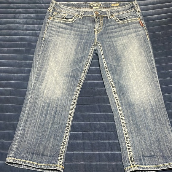 3 Pairs Silver Brand Cropped Jeans - Picture 4 of 10